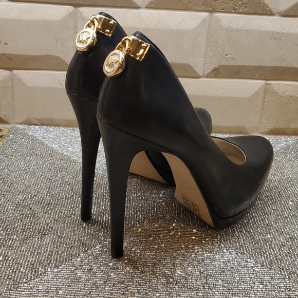 SOLD!!! MICHAEL KORS Hamilton Heels - Size 7 - Picture 1 of 9